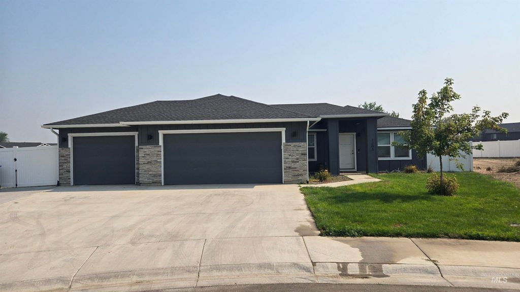 1205 NW 20th Ct, Fruitland, ID 83619 photo 1