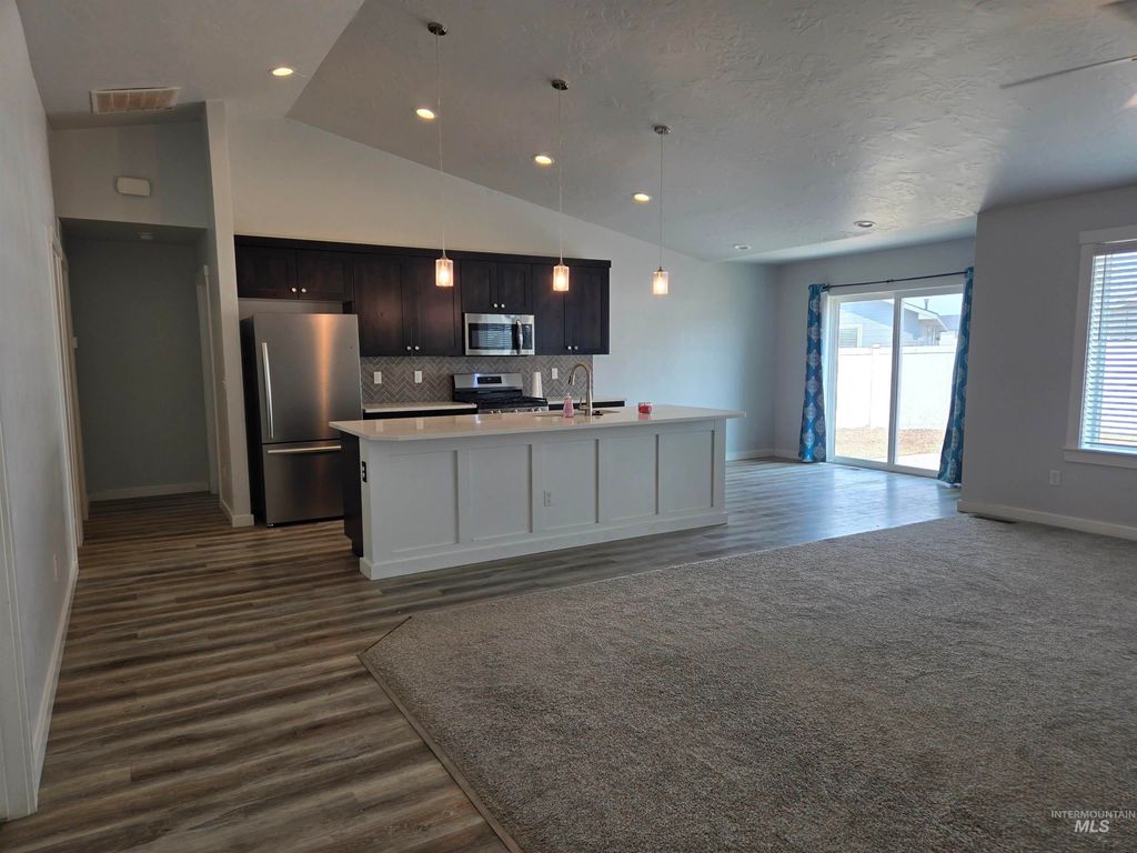 1205 NW 20th Ct, Fruitland, ID 83619 photo 2