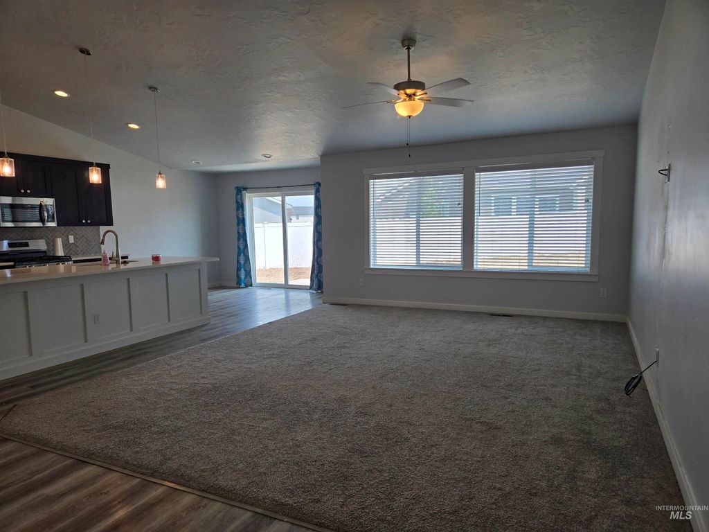 1205 NW 20th Ct, Fruitland, ID 83619 photo 3