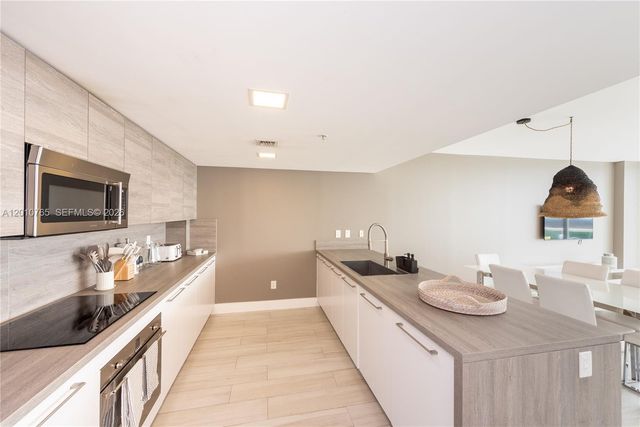 400 Sunny Isles Blvd 1518, Sunny Isles Beach, FL 33160