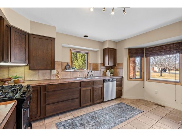 1235 Honeysuckle Ct, Windsor, CO 80550
