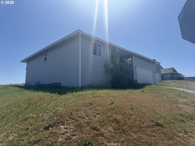 1300 Sw 10TH Ct, Pendleton, OR 97801