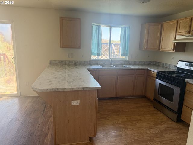 1300 Sw 10TH Ct, Pendleton, OR 97801
