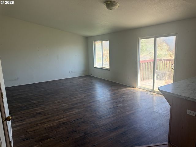 1300 Sw 10TH Ct, Pendleton, OR 97801