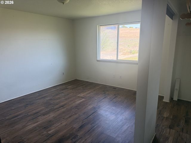 1300 Sw 10TH Ct, Pendleton, OR 97801