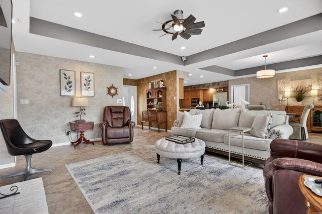 15 Tiburon Way, Hot Springs Village, AR 71909