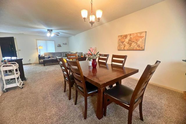 2402 GARDEN DR, Columbia, MO 65202