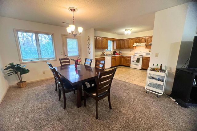 2402 GARDEN DR, Columbia, MO 65202