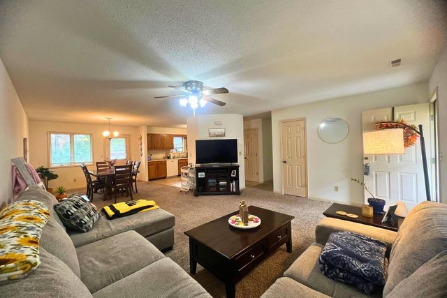 2402 GARDEN DR, Columbia, MO 65202