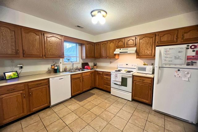 2402 GARDEN DR, Columbia, MO 65202