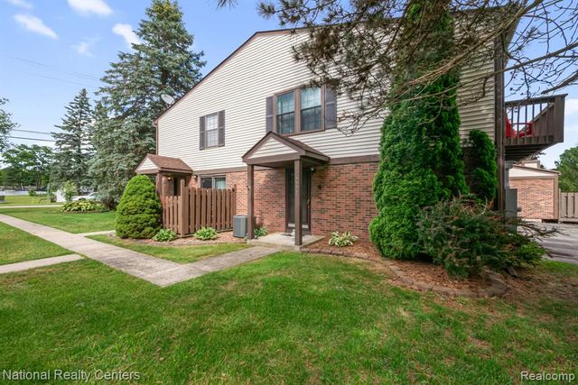 7777 Pontiac Lake Road, Waterford, MI 48327