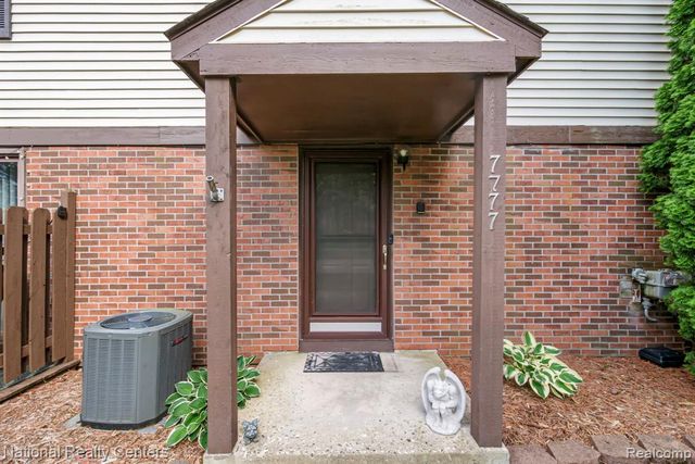 7777 Pontiac Lake Road, Waterford, MI 48327