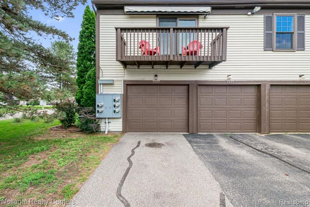 7777 Pontiac Lake Road, Waterford, MI 48327