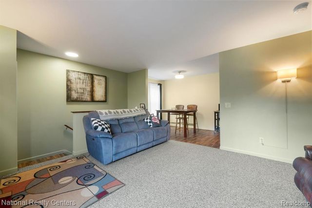 7777 Pontiac Lake Road, Waterford, MI 48327
