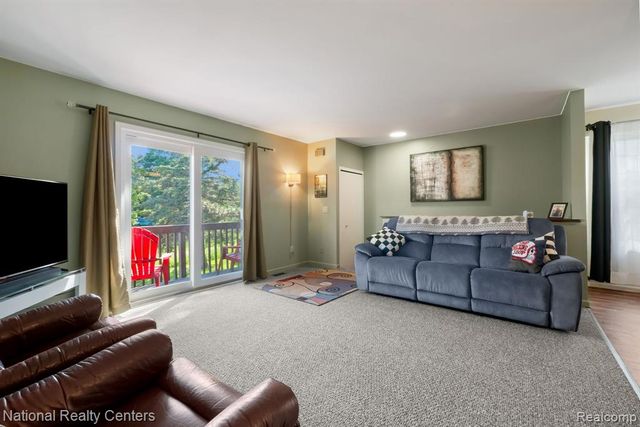 7777 Pontiac Lake Road, Waterford, MI 48327