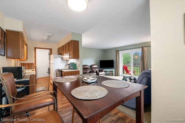 7777 Pontiac Lake Road, Waterford, MI 48327