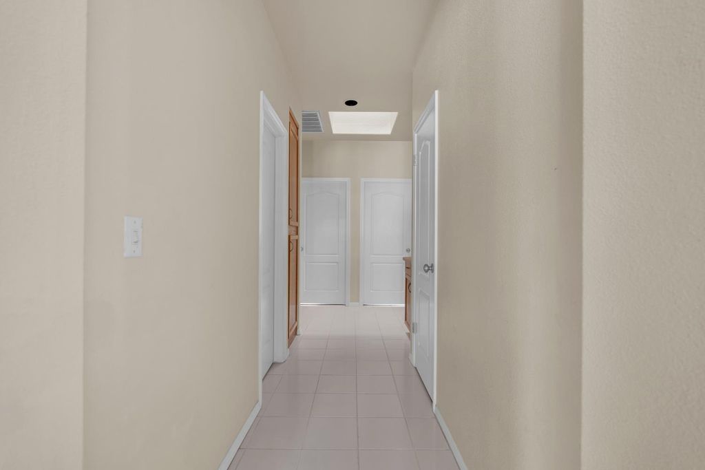 Image 11 of property listing at 5671 W Athens Avenue, Fresno, CA 93722