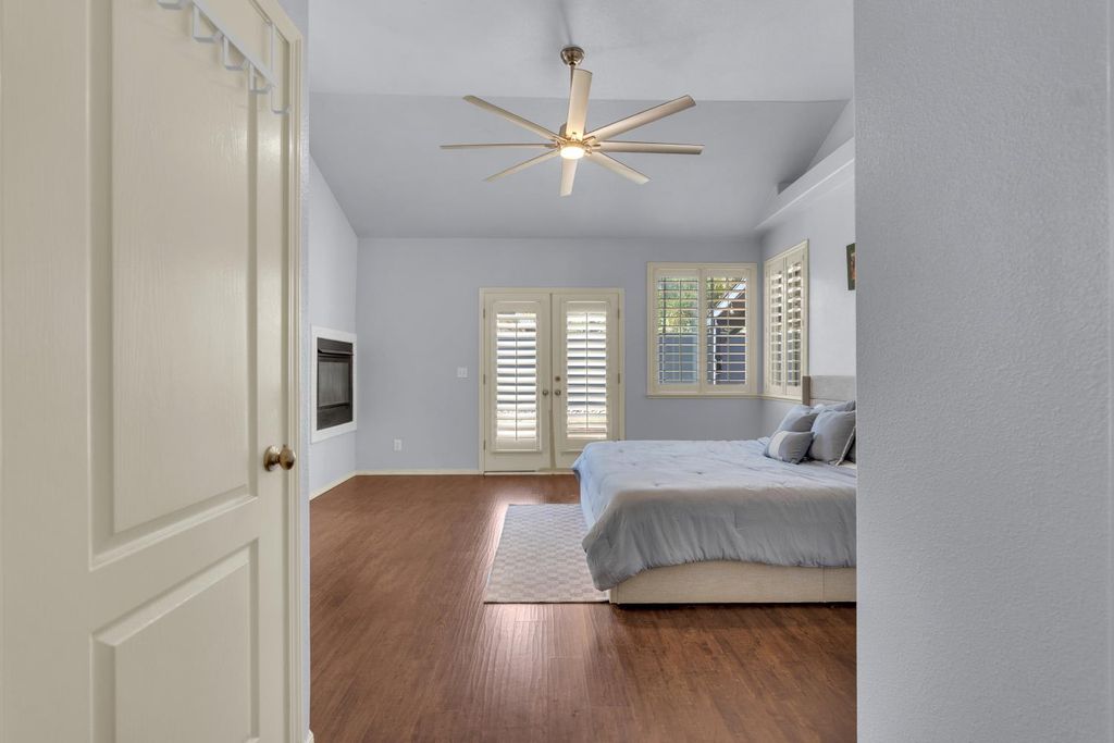 Image 12 of property listing at 5671 W Athens Avenue, Fresno, CA 93722
