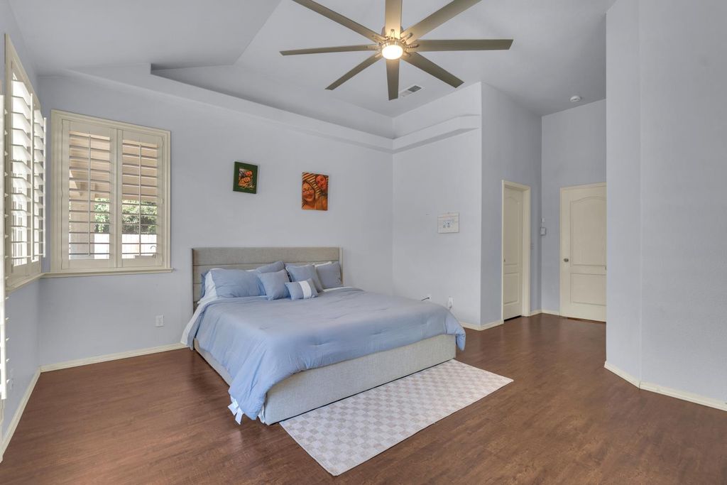 Image 14 of property listing at 5671 W Athens Avenue, Fresno, CA 93722