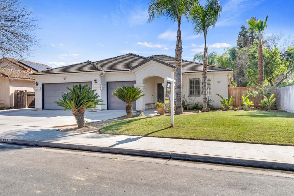 Image 2 of property listing at 5671 W Athens Avenue, Fresno, CA 93722