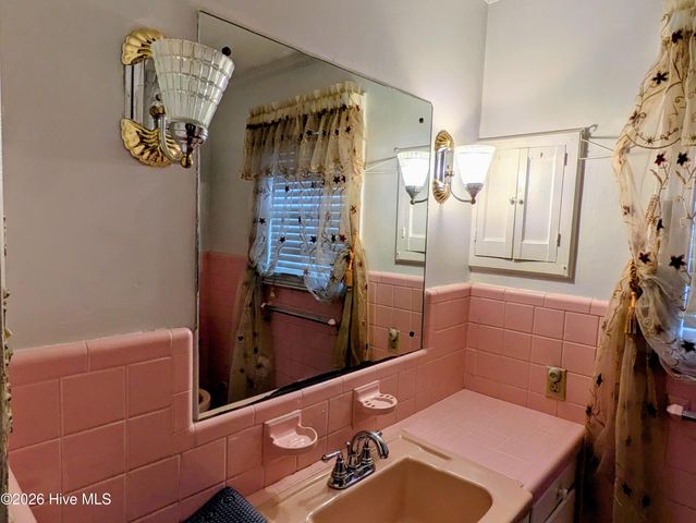 1423 Greenville Boulevard SE, Greenville, NC 27858