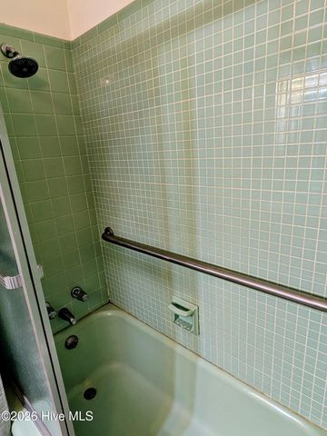 1423 Greenville Boulevard SE, Greenville, NC 27858