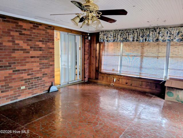 1423 Greenville Boulevard SE, Greenville, NC 27858