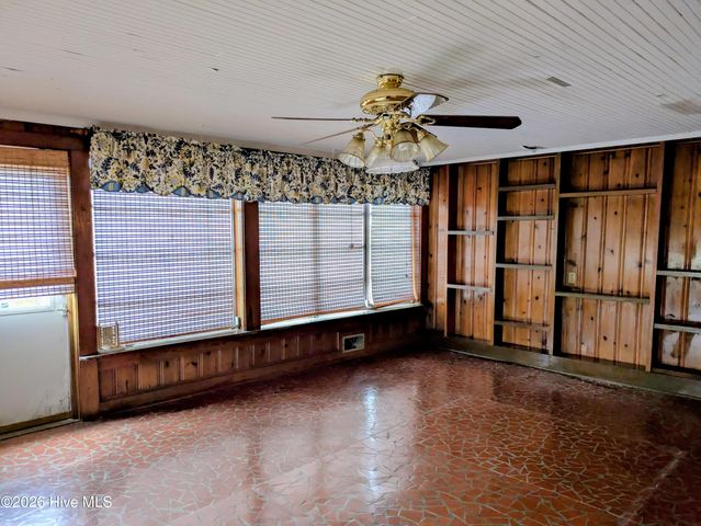 1423 Greenville Boulevard SE, Greenville, NC 27858