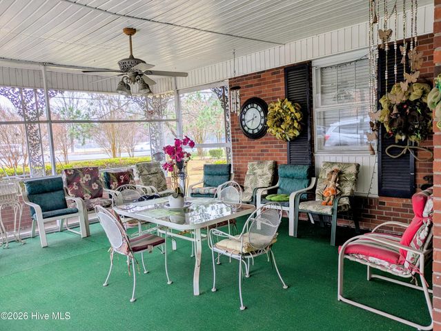 1423 Greenville Boulevard SE, Greenville, NC 27858