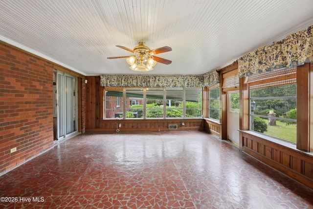1423 Greenville Boulevard SE, Greenville, NC 27858