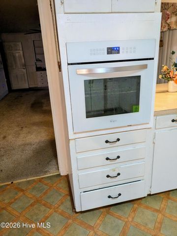 1423 Greenville Boulevard SE, Greenville, NC 27858