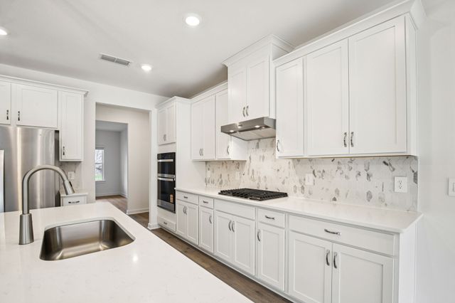 112 Vanguard Dr, La Vergne, TN 37086