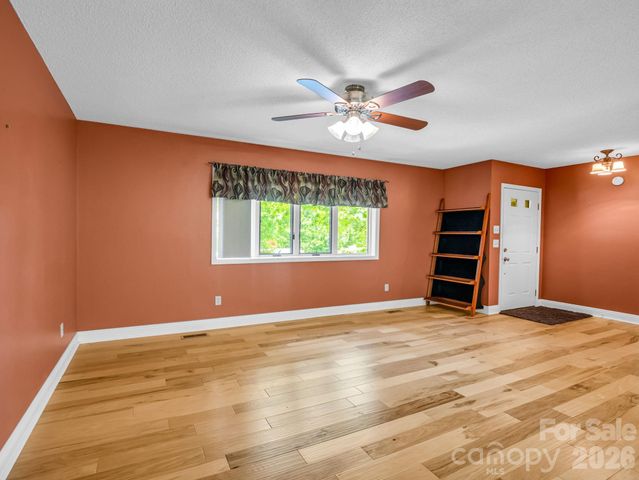 156 Deer Run, Hendersonville, NC 28739