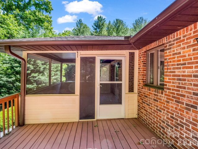 156 Deer Run, Hendersonville, NC 28739
