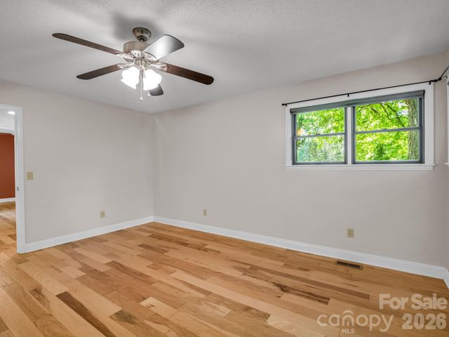 156 Deer Run, Hendersonville, NC 28739