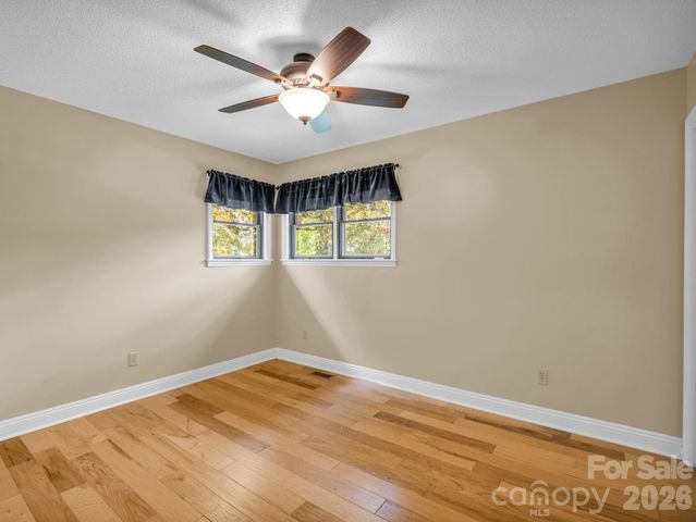 156 Deer Run, Hendersonville, NC 28739