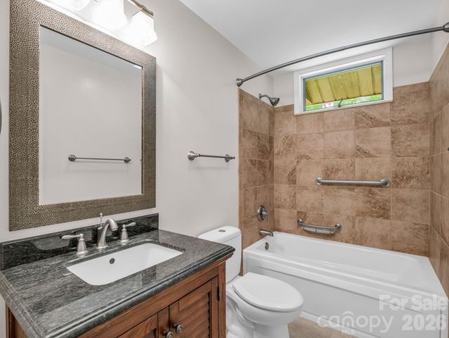 156 Deer Run, Hendersonville, NC 28739