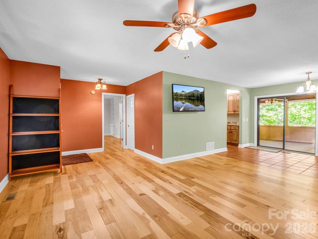 156 Deer Run, Hendersonville, NC 28739