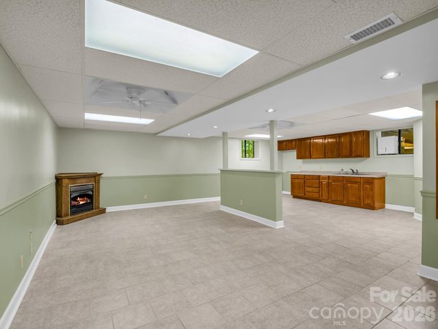 156 Deer Run, Hendersonville, NC 28739