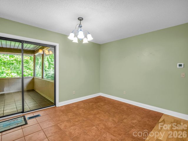 156 Deer Run, Hendersonville, NC 28739