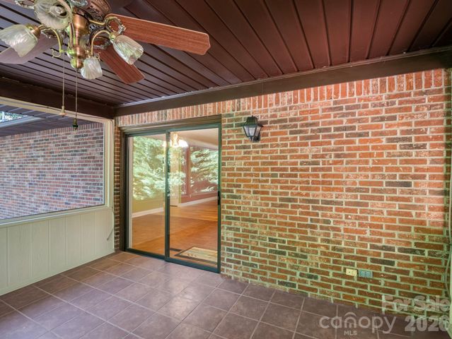 156 Deer Run, Hendersonville, NC 28739