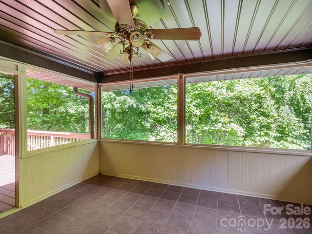 156 Deer Run, Hendersonville, NC 28739