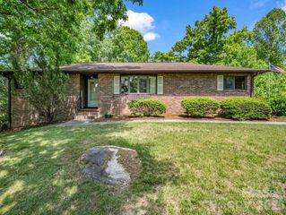 156 Deer Run, Hendersonville, NC 28739