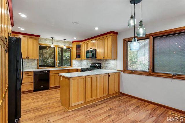 605 Forrester Drive, Ballwin, MO 63011
