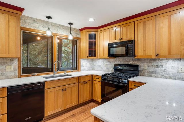 605 Forrester Drive, Ballwin, MO 63011