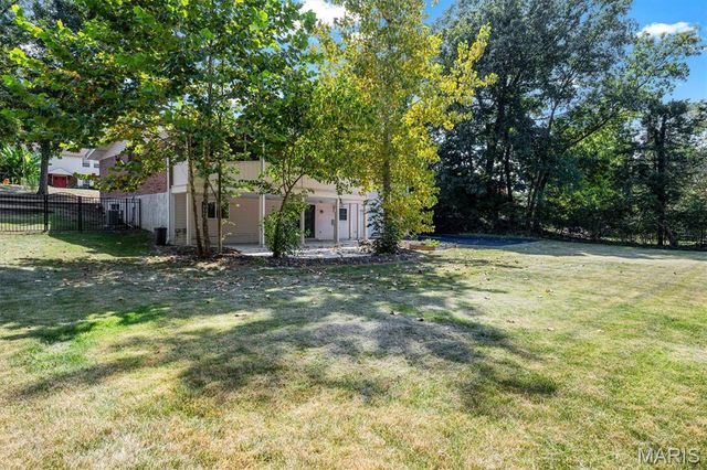 605 Forrester Drive, Ballwin, MO 63011