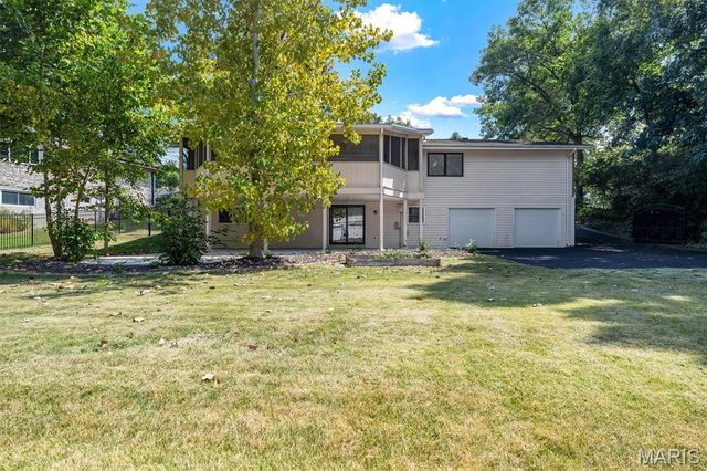 605 Forrester Drive, Ballwin, MO 63011