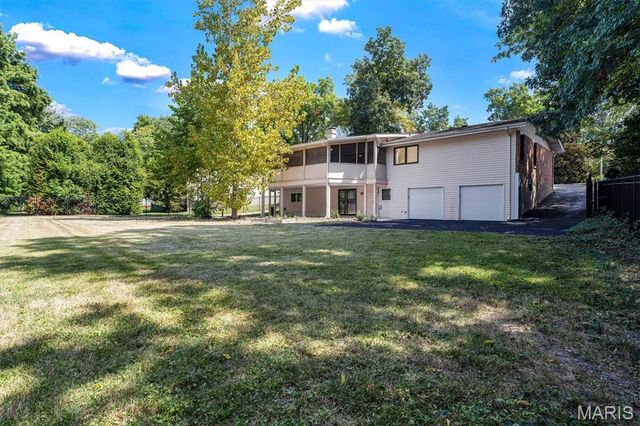 605 Forrester Drive, Ballwin, MO 63011
