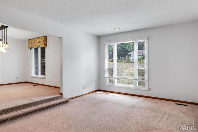605 Forrester Drive, Ballwin, MO 63011