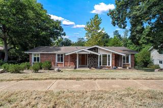 605 Forrester Drive, Ballwin, MO 63011